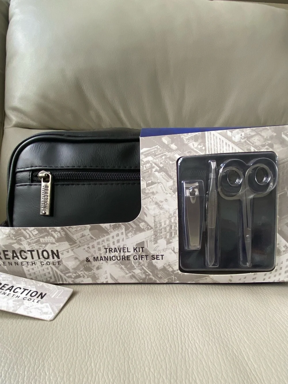 Mens Travel bag - toiletry kit by Kenneth Cole